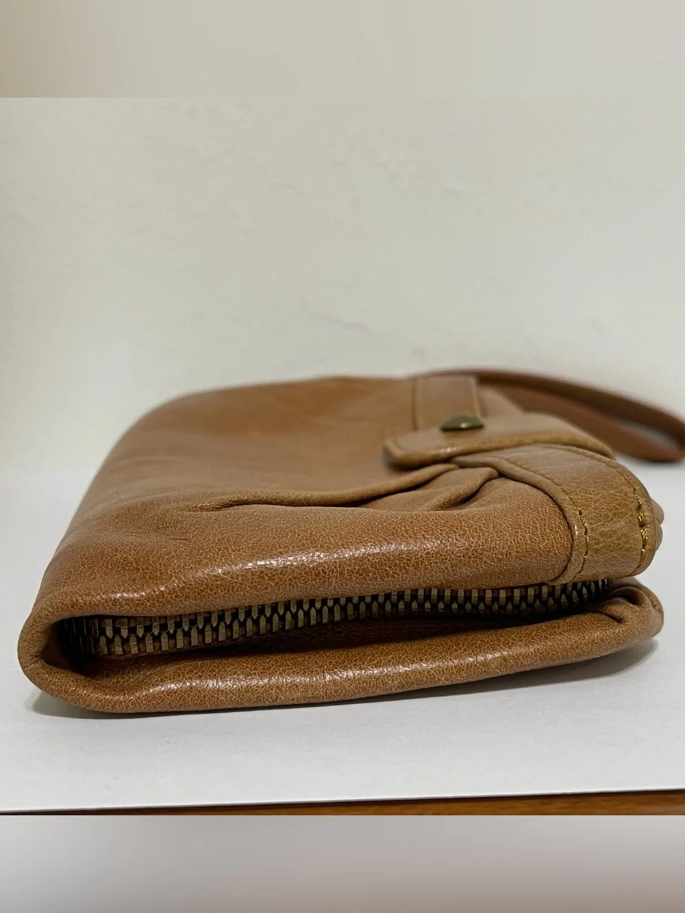 Hobo Tan Leather Wristlet Wallet Zip Around Multi Pockets Zip Pocket Neutral